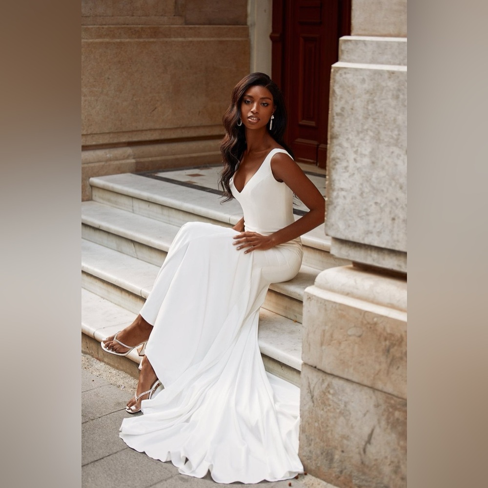 Alamour The Label White V-Neck Wedding Dress